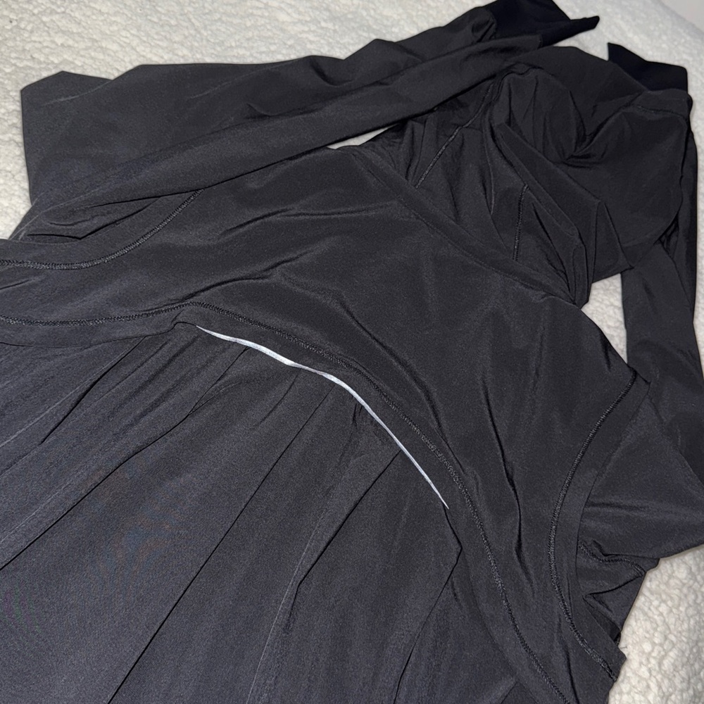 Lululemon Run Jacket. Size 8 - Picture 4 of 7